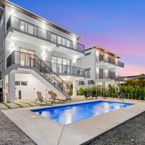 This is your nightly backdrop. Warm air, soft lighting, absolute peace.