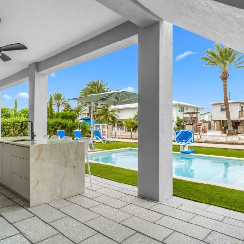 Prep lunch at the bar while everyone hangs out by the pool. Relaxation made effortless.