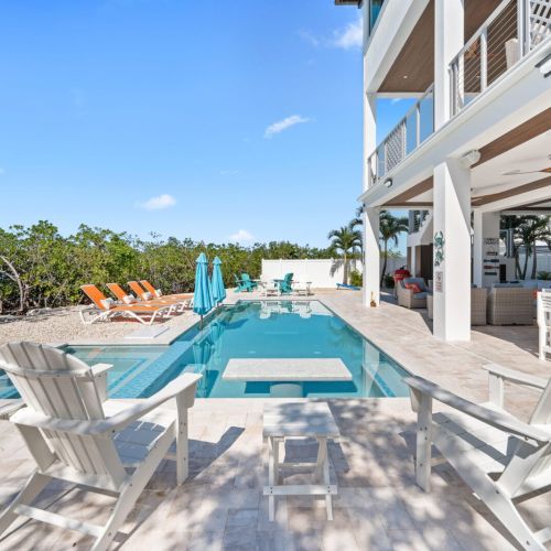 Experience the luxury of enjoying a refreshing meal while in the swimming pool.