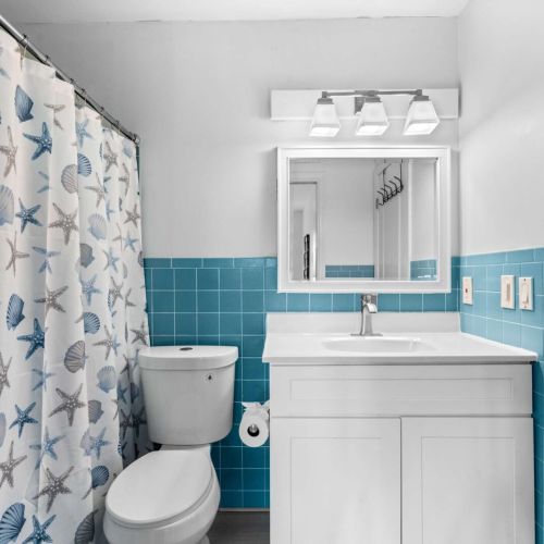 A fresh, coastal bathroom to reset after long sun-soaked days.