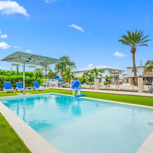 Morning laps, afternoon lounging, sunset cocktails. It all happens here.