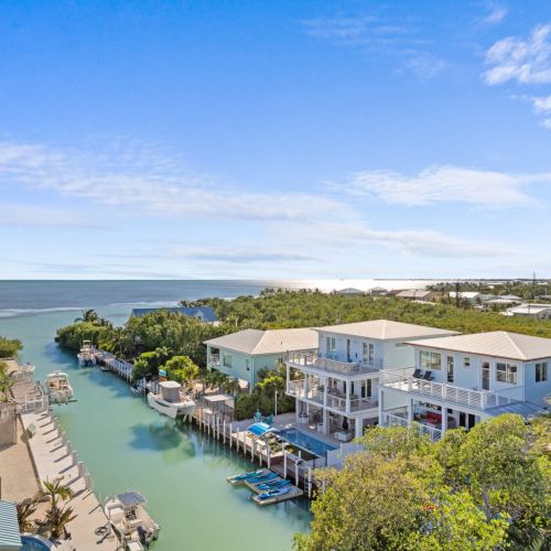 Perfect for a fun getaway with friends or family, you’ll love relaxing under palm trees, exploring the beach, and making unforgettable memories. Adventures await in this beautiful resort town—book your stay today!