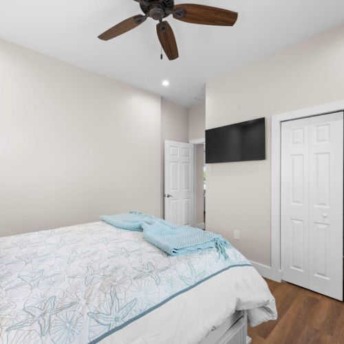 Guest bedroom: comfortable queen with a wall tv and easy access to the hall.