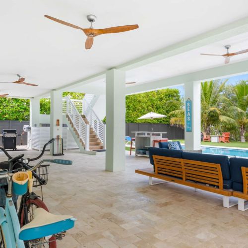 The perfect mix of play and peace. Bikes ready for a morning cruise, a shaded lounge for slow afternoons, and a pool that invites a dip any time. Every corner of emerald oasis feels built for easygoing days in the keys.