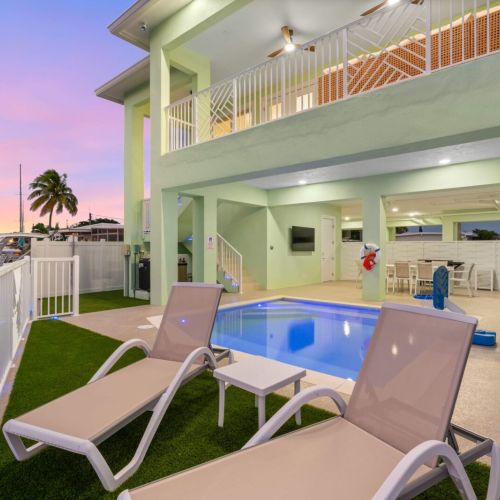 Poolside lounging with canal views. Lay back in the loungers, dip in the pool whenever you feel like it, and enjoy the glow of sunset right from the water’s edge.