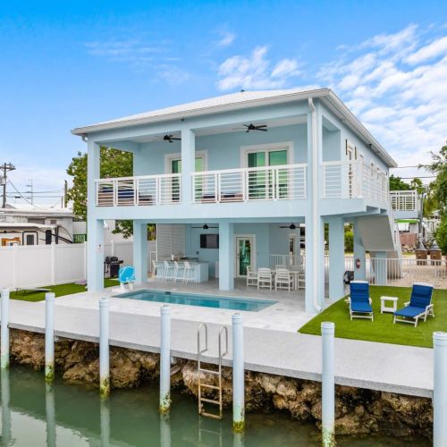 Modern keys charm on the water — pool, patio, and endless sea-air right from your doorstep.