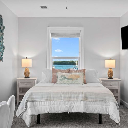 Wake up to stunning water views and tasteful coastal decor in style!