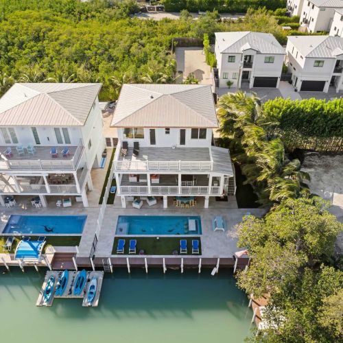 Enjoy the blend of nature and city life right at your doorstep. Book your stay and get ready for an unforgettable adventure!