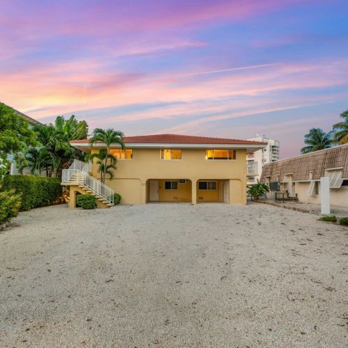 Drive up and instantly know: you’ve arrived.