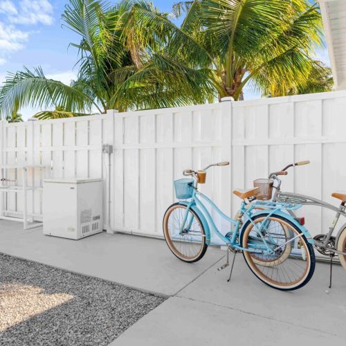 Picture this: a cozy stay surrounded by palm trees and a vibrant community, just steps away from your parked bicycles ready for exploration. Ready to ride?
