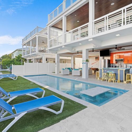 Our outdoor swimming pool is the perfect spot to soak up the sun and unwind. Picture yourself lounging on a sunbed, sipping a drink, and enjoying the serene views.