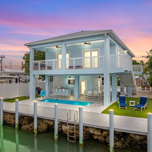 Evenings glow softer by the water here. The lights ripple across the canal, the pool shimmers under the sky, and the whole place feels like it’s holding its breath between peace and paradise.