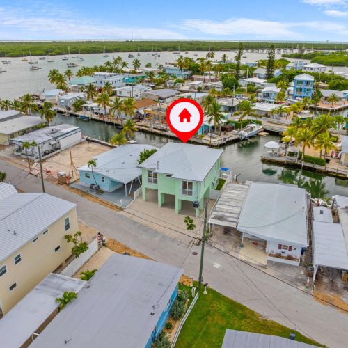 Perfectly positioned in a prime waterfront neighborhood with easy access to marathon's best dining, beaches, and direct routes to key west and key largo.