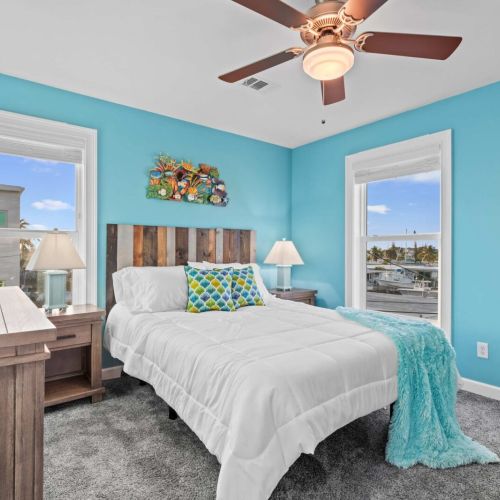 Vibrant room with stylish decor, perfect for a relaxing florida getaway!
