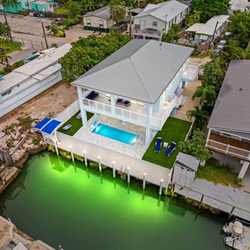 Azul paradise glowing under the night sky — pool lights, canal shimmer, and pure waterfront magic. The kind of view that reminds you you’re exactly where you’re supposed to be.