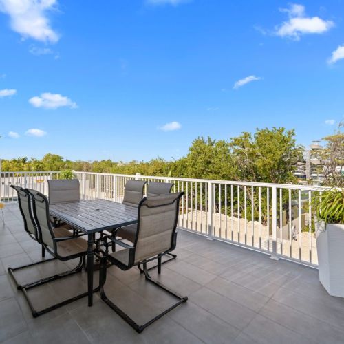 Why go to a restaurant when you can dine at a place like this?