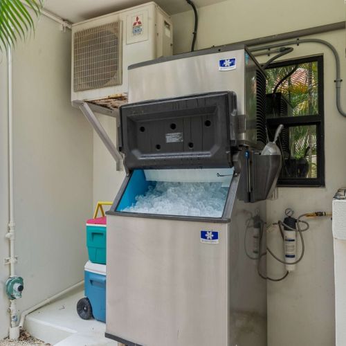 Commercial ice machine with plenty of ice for coolers, boat days and poolside drinks.