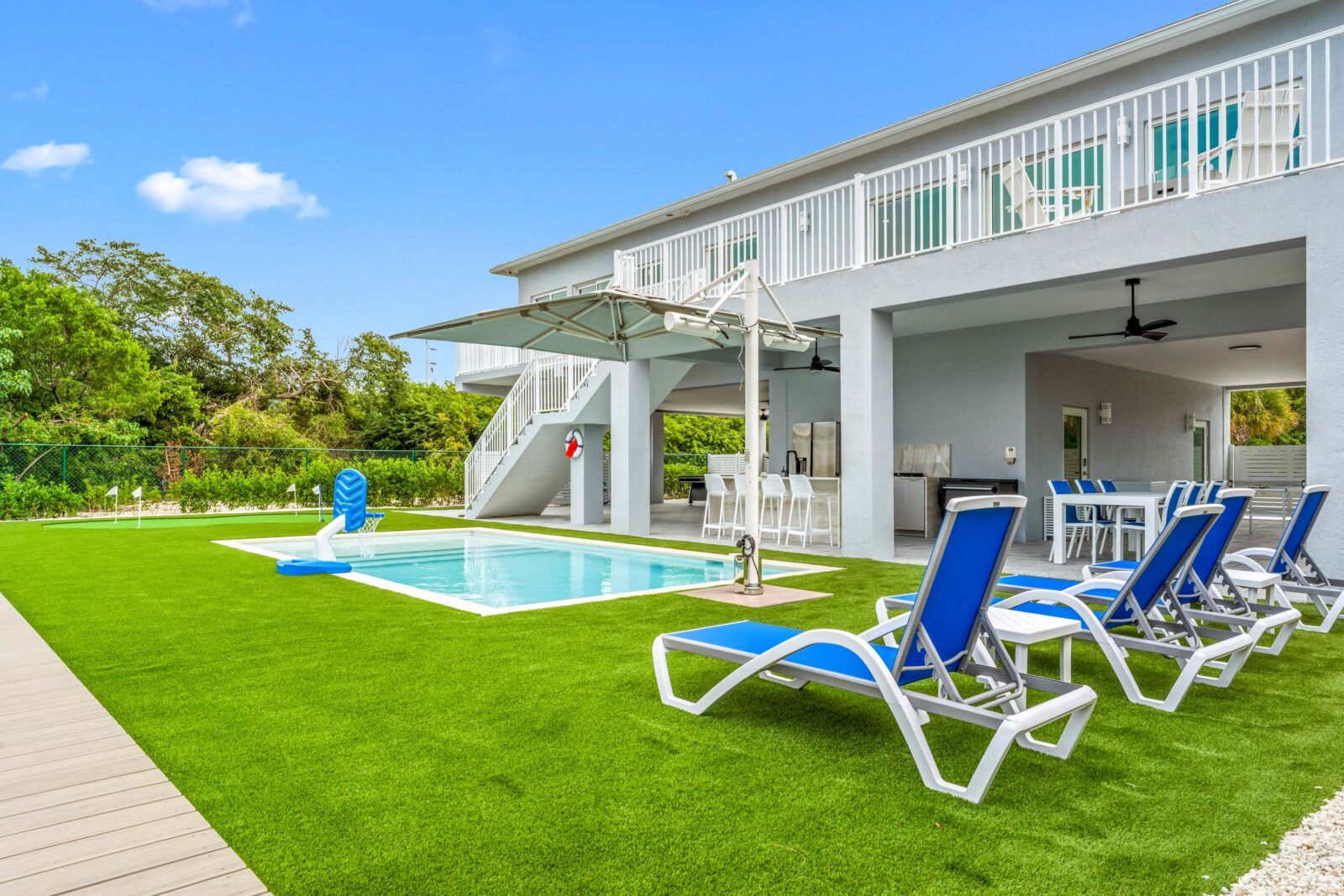 Kick back by the pool while drinks chill and boats cruise by in the canal.