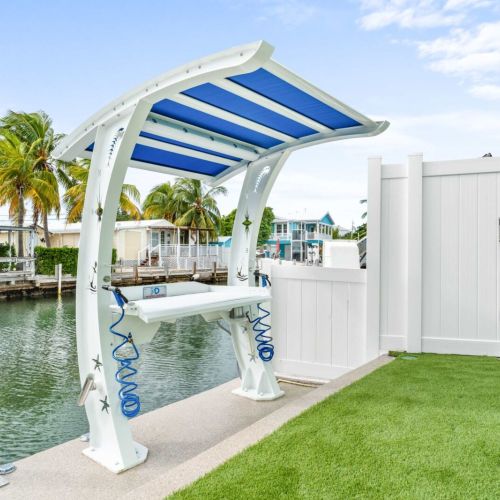 Your private dock with fish cleaning station and direct ocean access, ready for unforgettable days on the turquoise keys waters.
