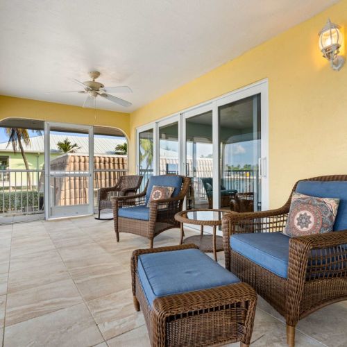 Balcony breakfasts, sunset dinners — the lanai is the real star.