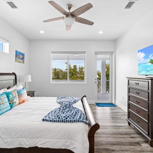 Tuck yourself to sleep by watching your favorite tv show straight from the bed.