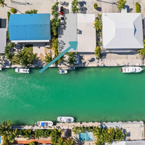 Views that let you soak in the beauty of the urban landscape. Imagine mornings with coffee on your balcony, watching the world go by below. Your perfect getaway awaits!