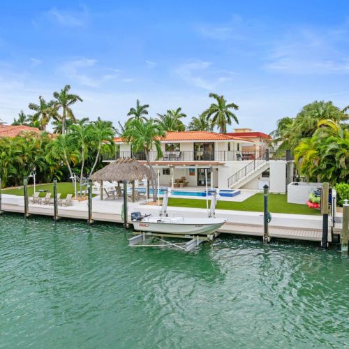 Deep water dock with easy boat access. Pull up, tie off and you’re on vacation mode instantly.