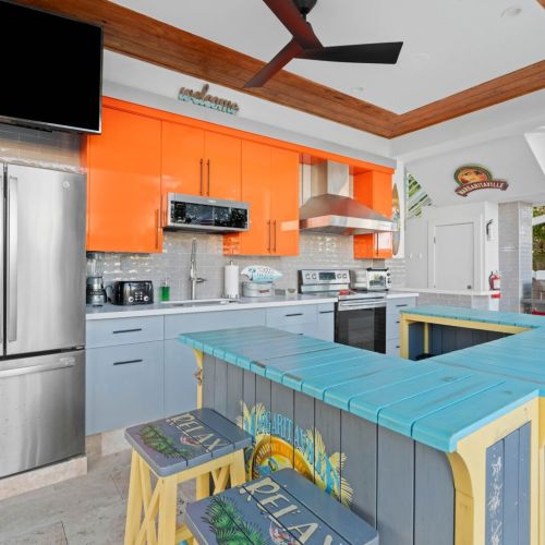 Our charming kitchen is ready for your culinary adventures. Gather around the table, whip up delicious meals, and make unforgettable memories in a space designed for comfort and creativity.