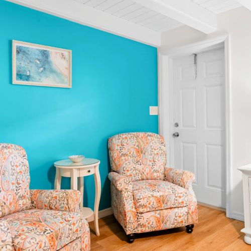 Perfectly designed with chic chairs and a welcoming table, it's your ideal spot for relaxation or planning your next adventure. Enjoy the stylish decor and make yourself at home during your stay!