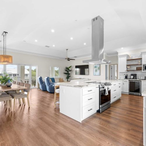 Kitchen & dining: morning light and coffee before a day out on the water.
