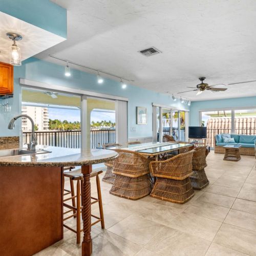 From the kitchen to the canal — open living at its finest.