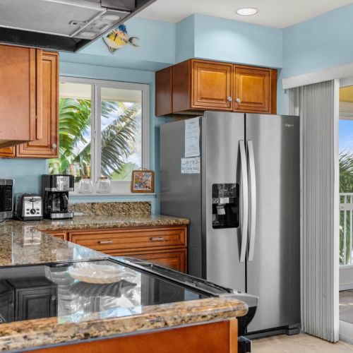 Cook up fresh catch from the dock, right here in your full kitchen.