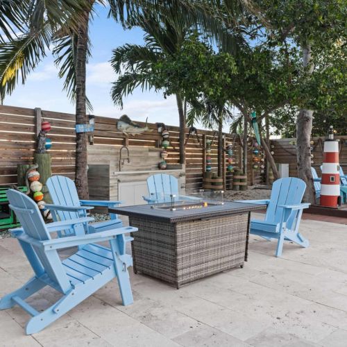 Where a charming small building meets an extraordinary oversized fish tank!