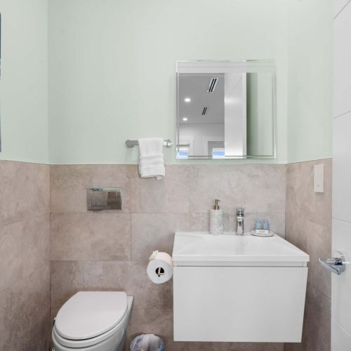 From the sleek mirror to the cozy toilet nook, it’s all about comfort and style. Get ready for your stay!