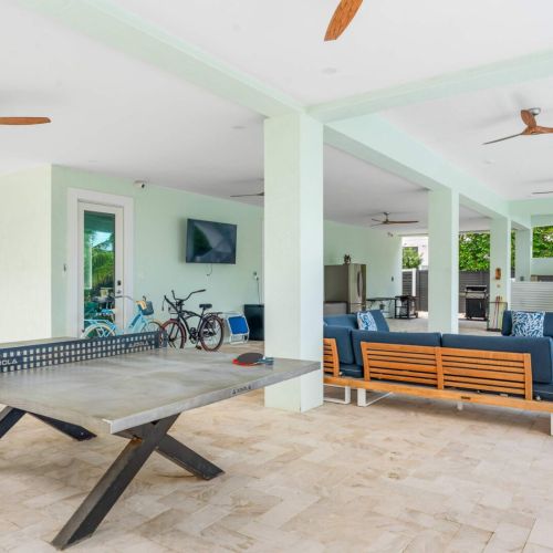 Game time meets chill time under the shade. Serve up a ping-pong rally, take a break on the loungers, or cruise around on the bikes before a sunset swim. This space was made for laid-back fun from morning to night.