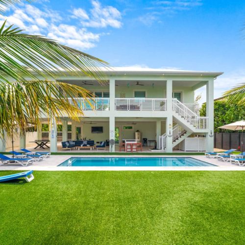 Emerald oasis, where luxury meets tranquility. Wake up surrounded by lush palms, dive into your private pool, and unwind in breezy coastal elegance. Every corner feels like a hidden slice of paradise designed for pure keys relaxation.