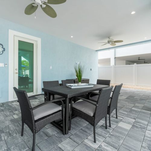 Al fresco dining at its finest.