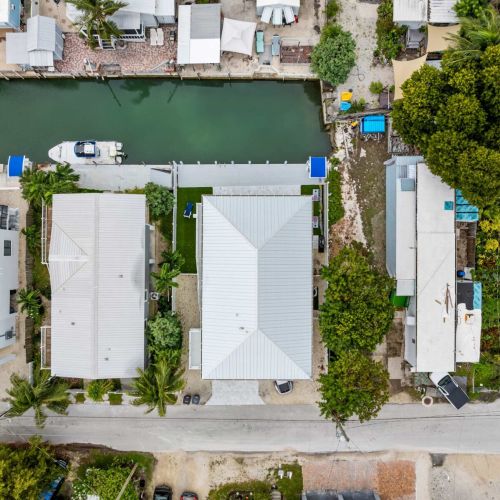Bird’s-eye view of azul paradise, a prime canal-front retreat perfectly positioned between open water and island life. Private dock, pool, and lush surroundings create the ultimate keys escape in one clean, modern footprint.