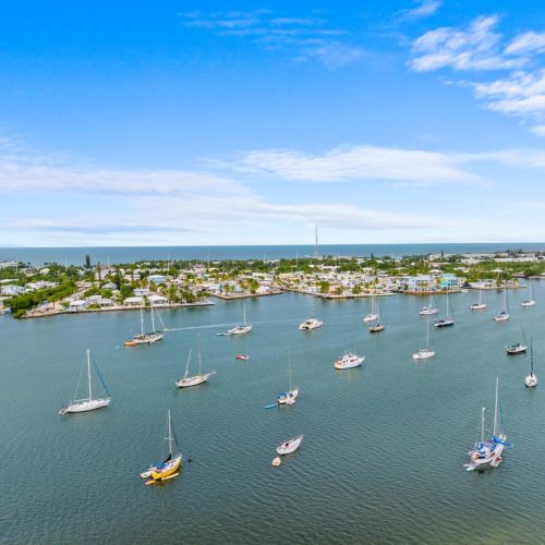 Welcome to your marathon paradise, where world-class boating, fishing, and endless waterfront adventures are right at your doorstep in the heart of the florida keys.