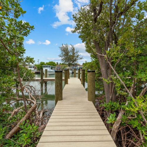 There’s no need to go to the beach when you can unwind in the swimming pool while enjoying complete privacy.