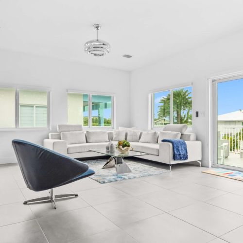 Wide-open living with sunlight pouring in. This is where the day slows down and conversations stretch long into the evening.