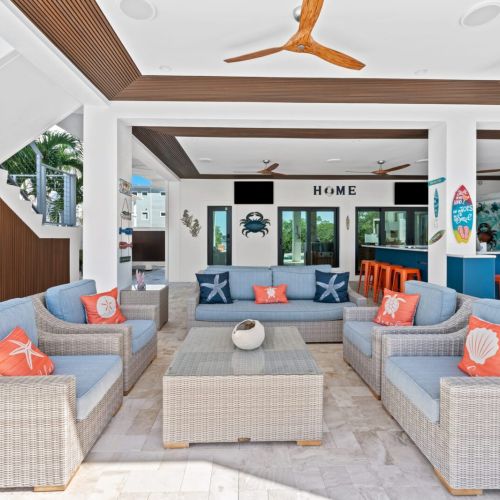 There’s enough space for everyone on the comfy lounges.