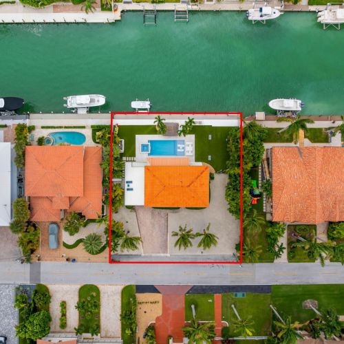 Bird’s-eye view of the entire property. Private dock, huge yard and everything centered around the water.