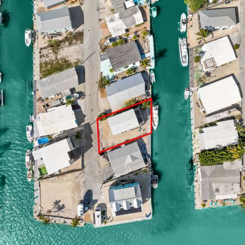 Relax by the water's edge, perfect for boating, fishing, and sunset views!