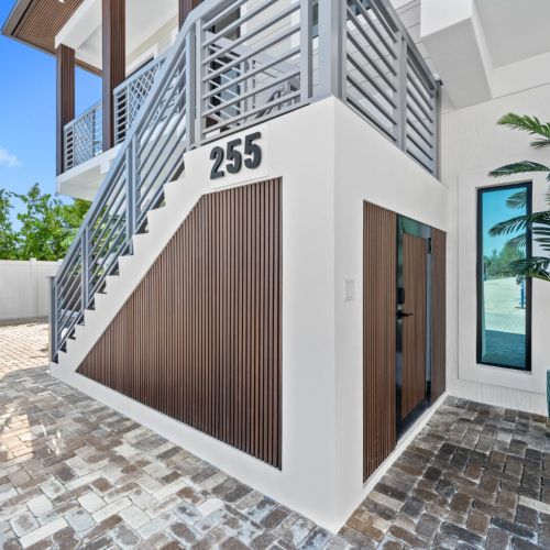 255 marks the spot! Park your car and get ready for your marathon adventure!