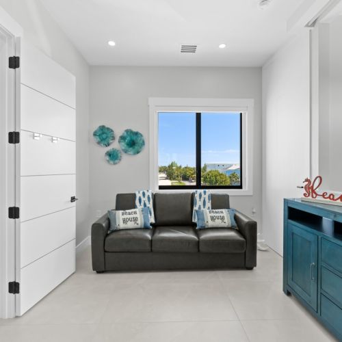 The top floor boasts a relaxing loft with a sofa that can be converted into an extra bed.