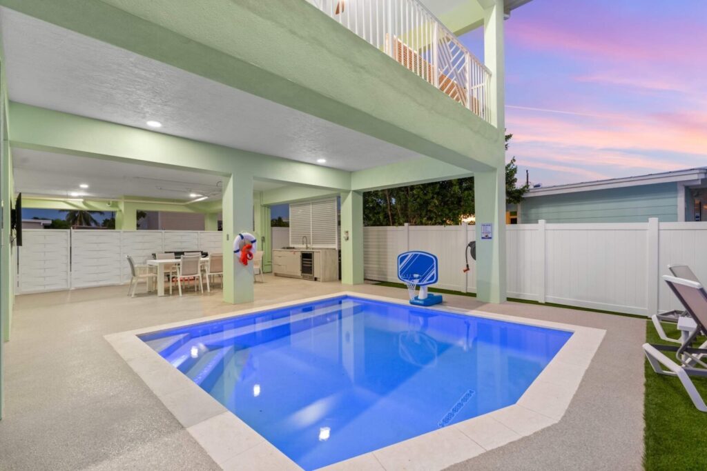 Marathon fl vacation rental: aqua verde with pool, game room & 50ft dock 5 Image 2