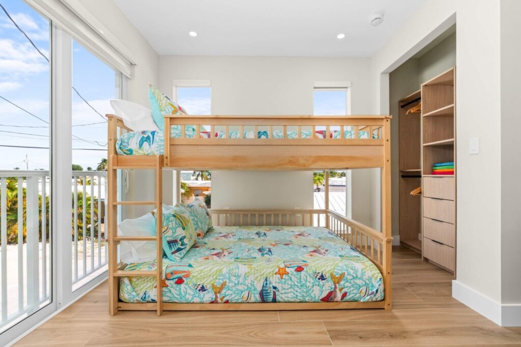 Marathon fl vacation rental: aqua verde with pool, game room & 50ft dock 9 Image 5