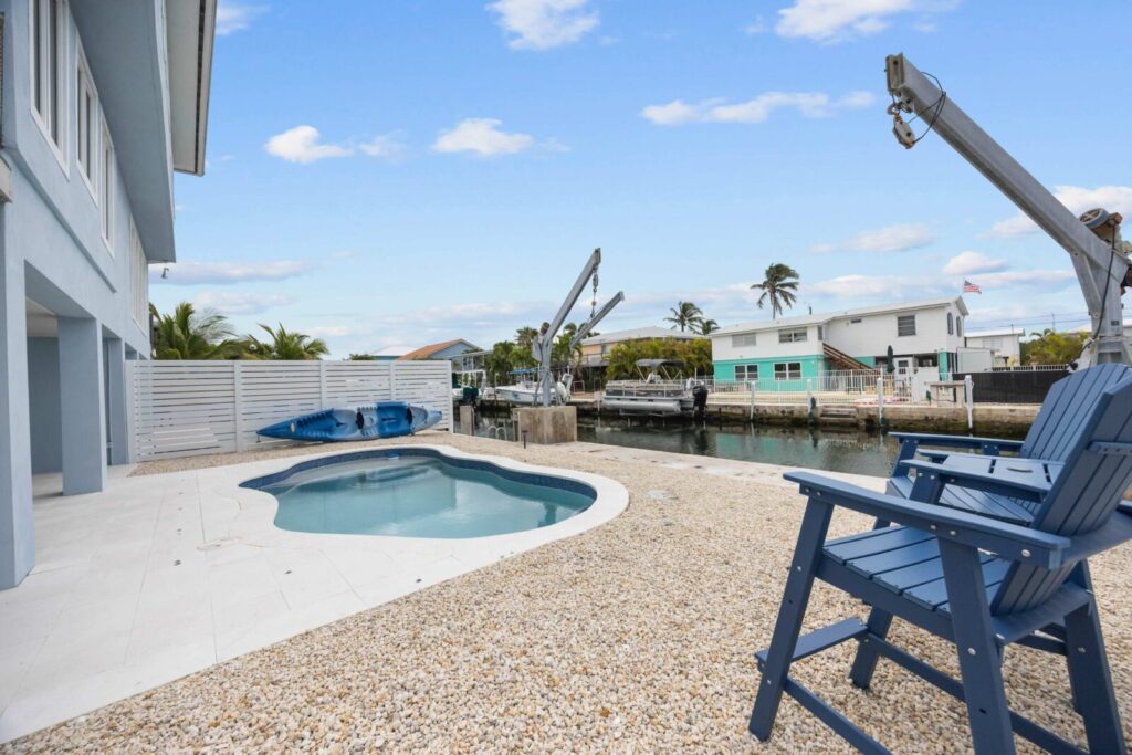 Catch of the bay marathon fl waterfront vacation rental with heated saltwater pool